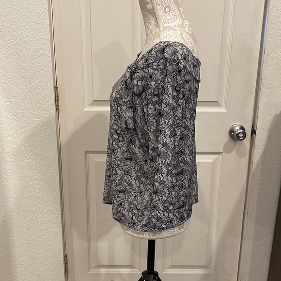 David Wayne Black and White Flowered Shoulder/Off Shoulder Top - Picture 4 of 8